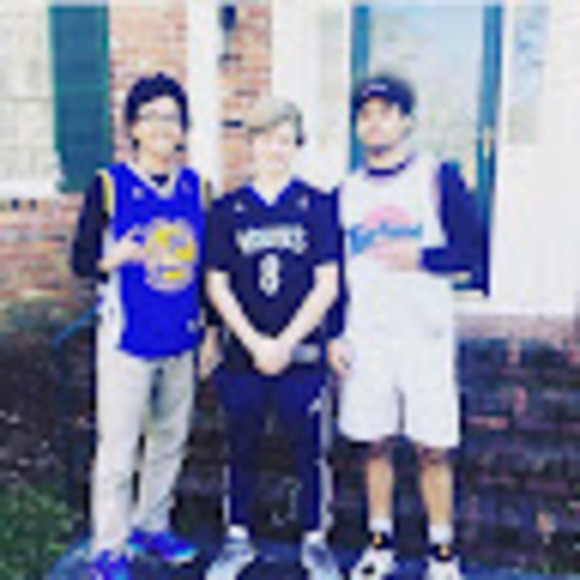 Meet your Posher, Iniko - Picture 1 of 1